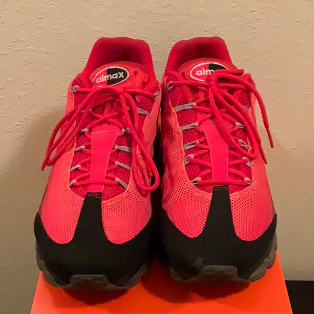 Nike Airmax 95(+), Cool Grey, Black, Red. Size Men’s 9.5